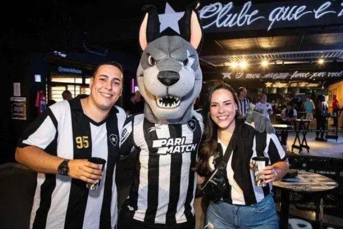 Camarote FireZone do Botafogo oferece 7h de open bar e open food