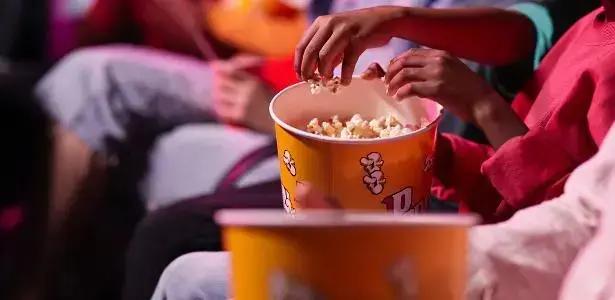 Cinema pode barrar entrada de clientes com comida? Entenda a polêmica