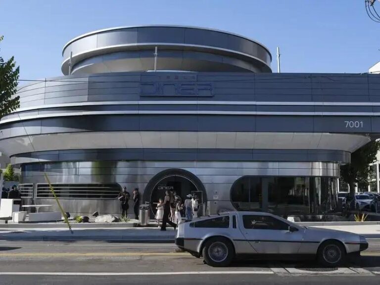 Tesla Diner: O novo restaurante que une fãs e críticos de Musk