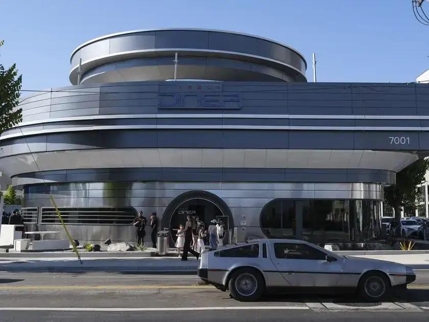 Tesla Diner: O novo restaurante que une fãs e críticos de Musk