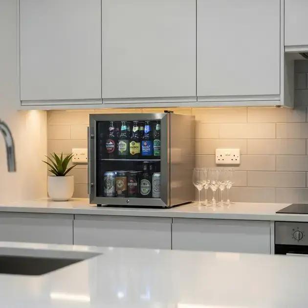 Cervejeira vs. Frigobar Adaptado: Por que a Cervejeira é a Melhor Opção?