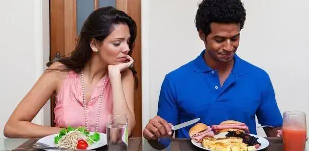 Como a alternância entre dieta saudável e fast food afeta seu intestino